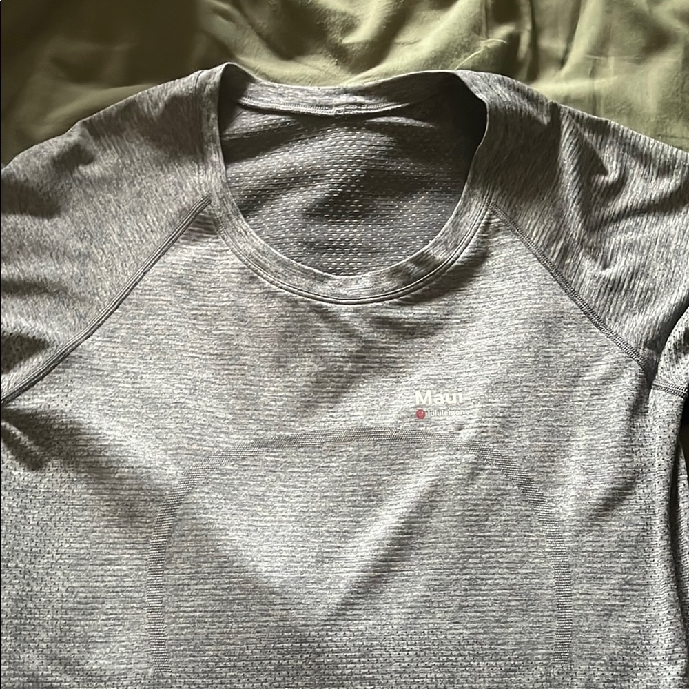 Maui lululemon Gray Shirt - Picture 3 of 5
